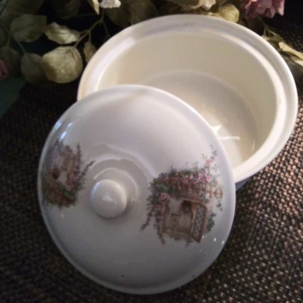 Pristine Retro Mid-century Casserole/Serving Dish - Picture 7 of 7